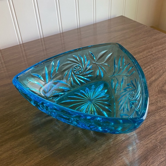 Vintage Aqua Glass Triangle Candy Dish - Hazel Atlas Pattern 6045 Stars Dish - Picture 1 of 7
